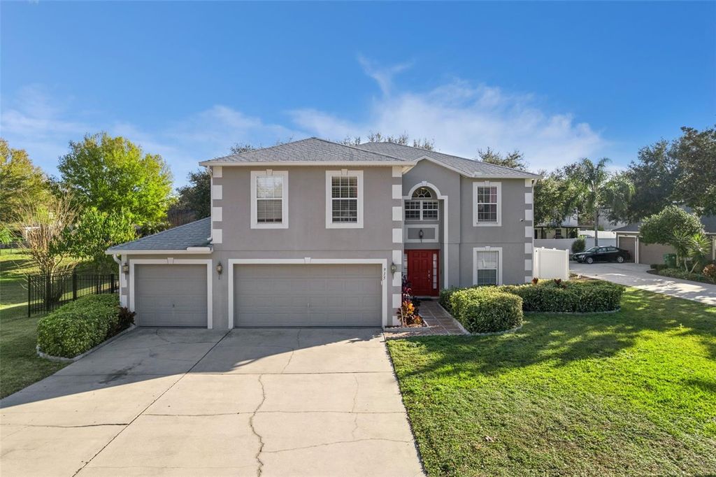 Photo of 915 Westcliffe Drive, Winter Garden, FL 34787 (MLS # G5107429)