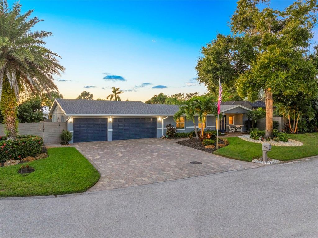 Photo of 5346 Palos Verdes Drive, Sarasota, FL 34231 (MLS # A4666602)