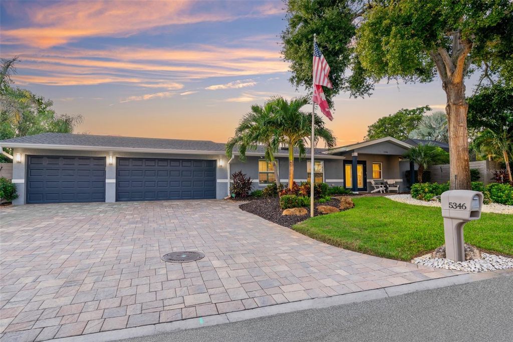 Photo of 5346 Palos Verdes Drive, Sarasota, FL 34231 (MLS # A4666602)