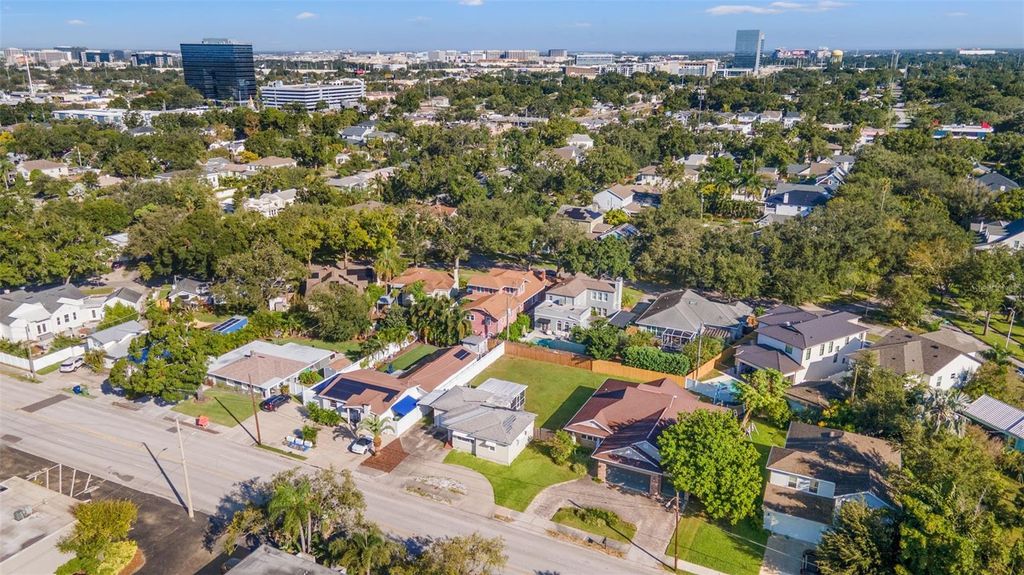 Photo of 3507 W Azeele Street, Tampa, FL 33609 (MLS # TB8435830)