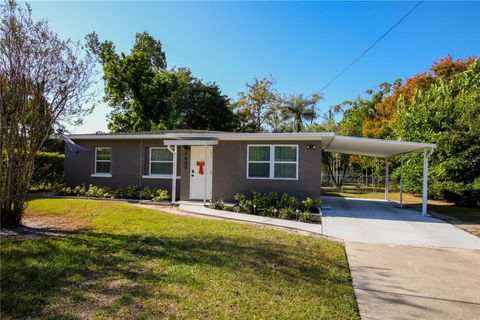 Photo of 1509 E Mcberry Street, Tampa, FL 33610 (MLS # TB8438851)