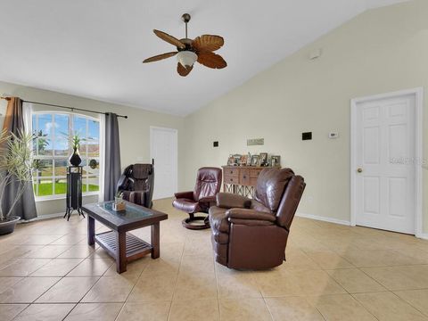 Single Family Residence in LEHIGH ACRES FL 815 ALBERT AVENUE 7.jpg