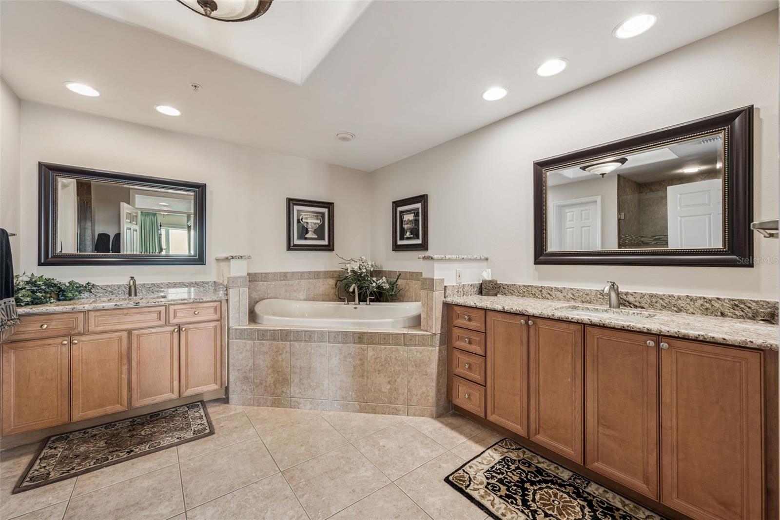 VIZCAYA HEIGHTS CONDO OR 6575 1315 - Residential