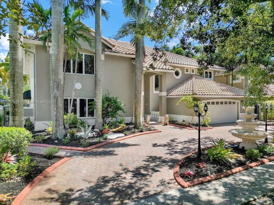 15945 NW 82ND CT, MIAMI LAKES, FL 33016 - Image e90d285a8fe65e152c6d8fe2b88b0ecc/421611461