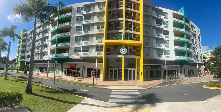 Established business, generating income. Located in a high-traffic area, across the street from Inter-American University in San Juan.