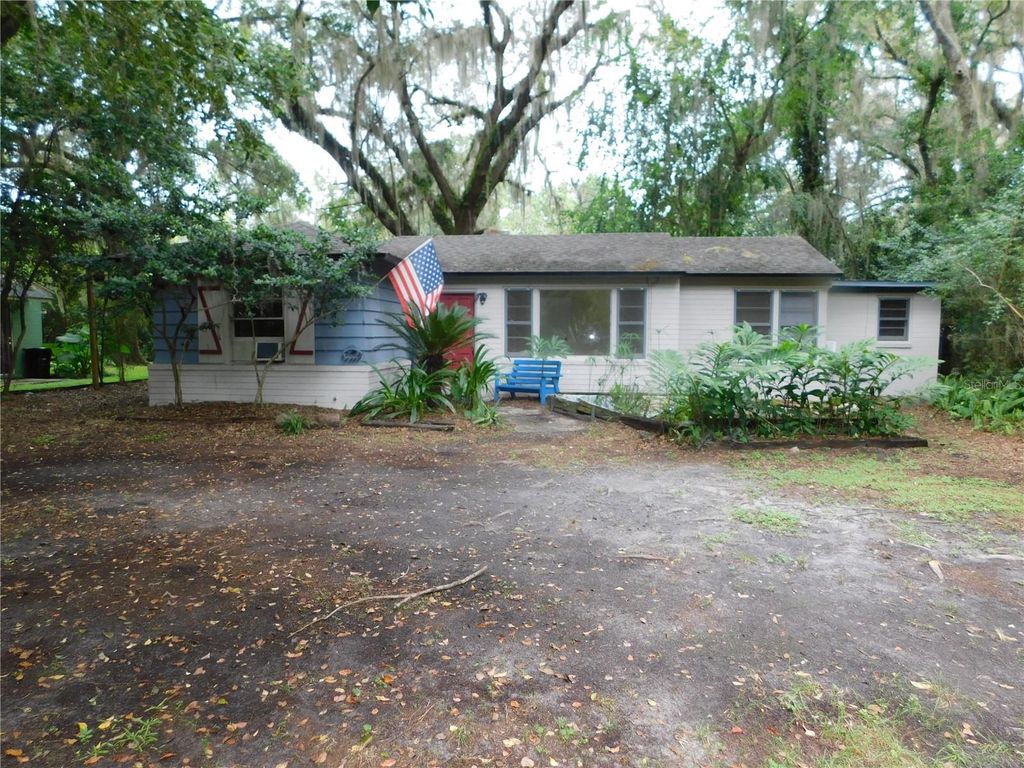 Photo of 820 NW 24th Avenue, Gainesville, FL 32609 (MLS # GC537273)