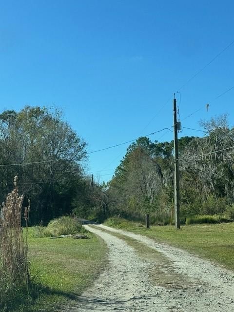 A home in AUBURNDALE