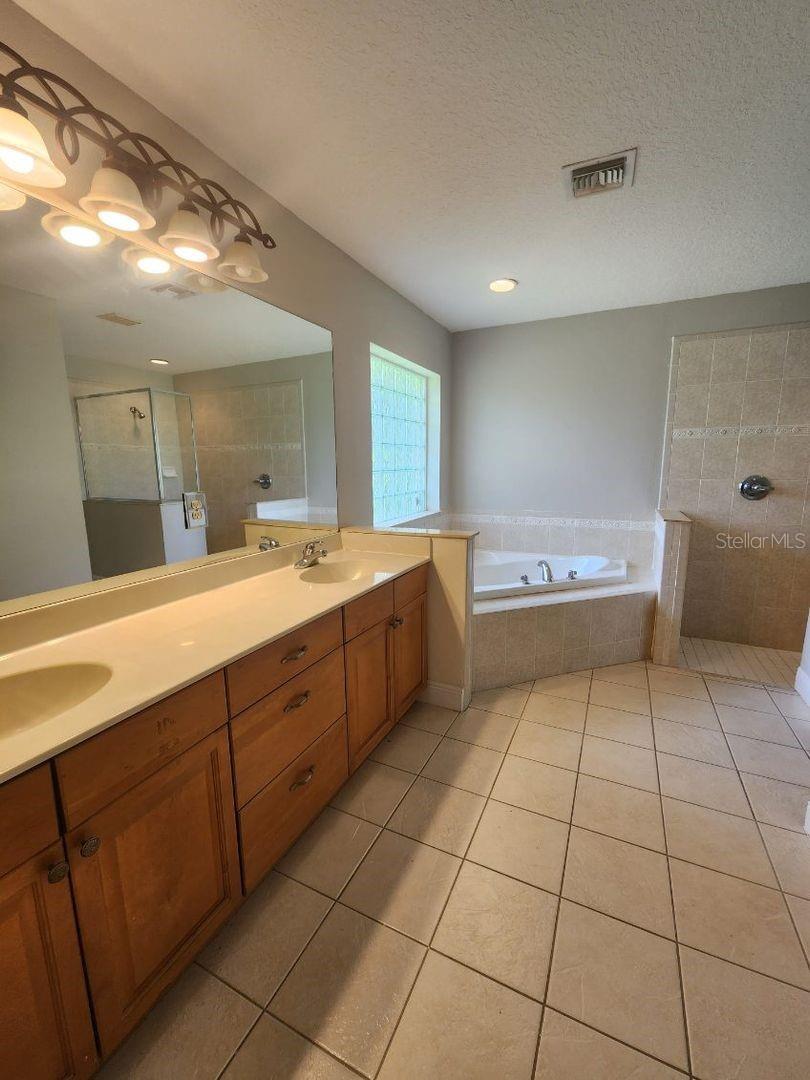 LAURELWOOD AT BAYSIDE LAKES - Residential Lease