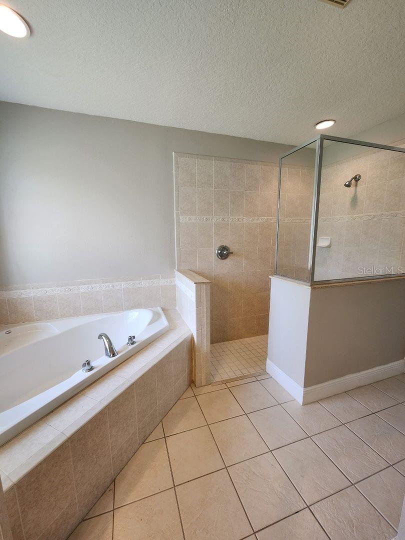 LAURELWOOD AT BAYSIDE LAKES - Residential Lease