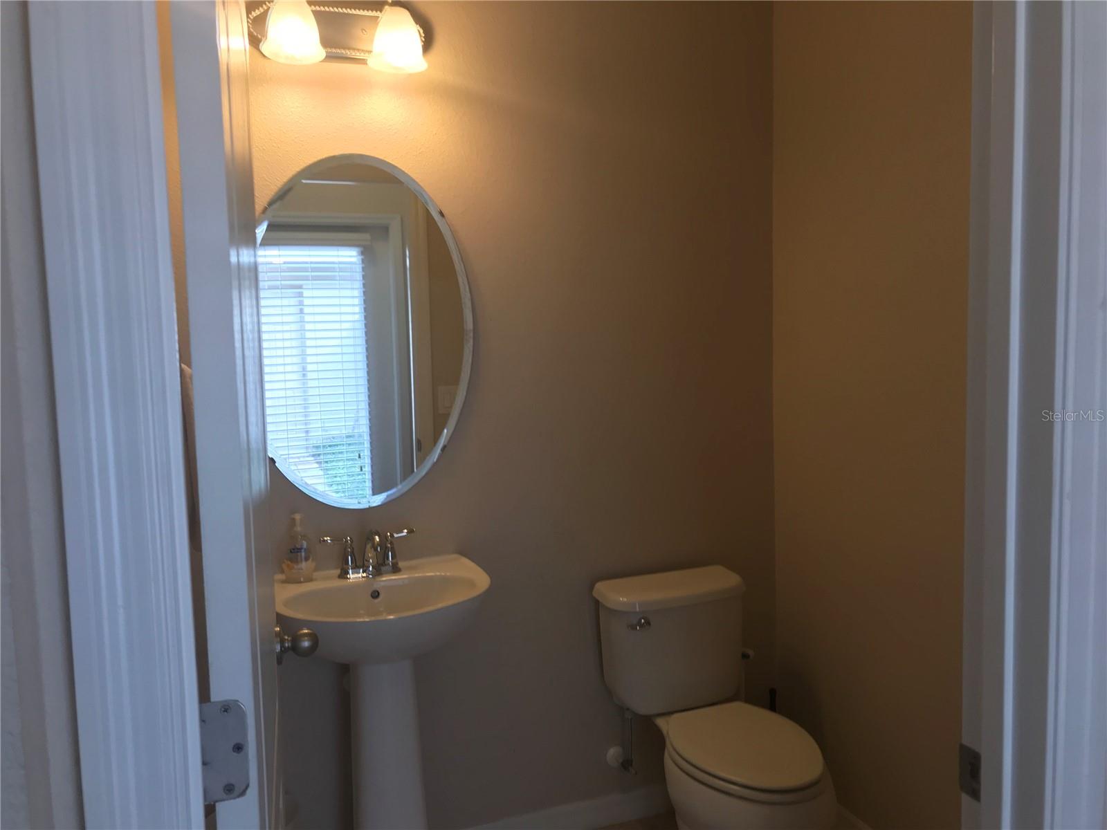 LAKES/WINDERMER LAKE REAMS TWNHM - Residential