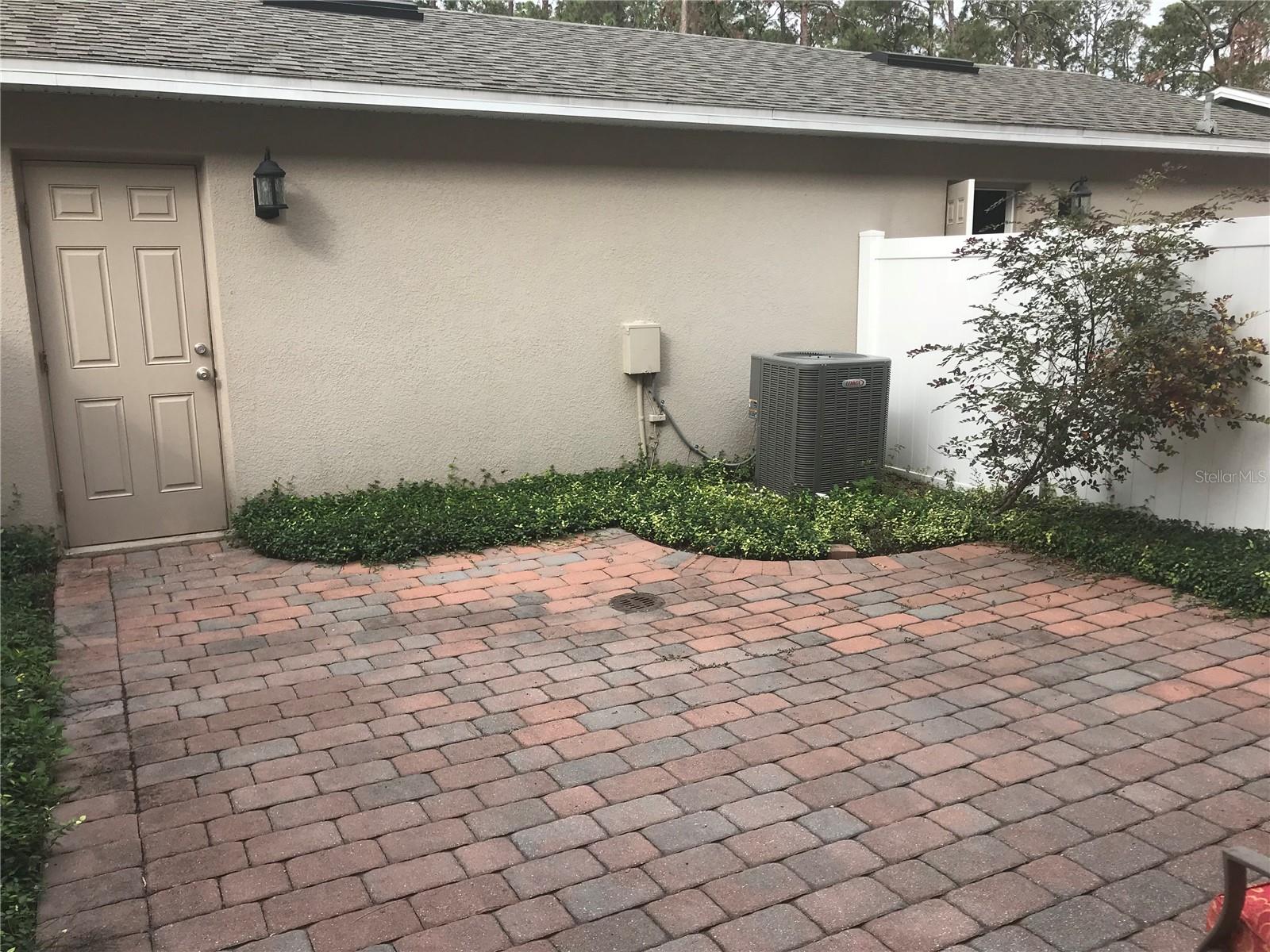 LAKES/WINDERMER LAKE REAMS TWNHM - Residential