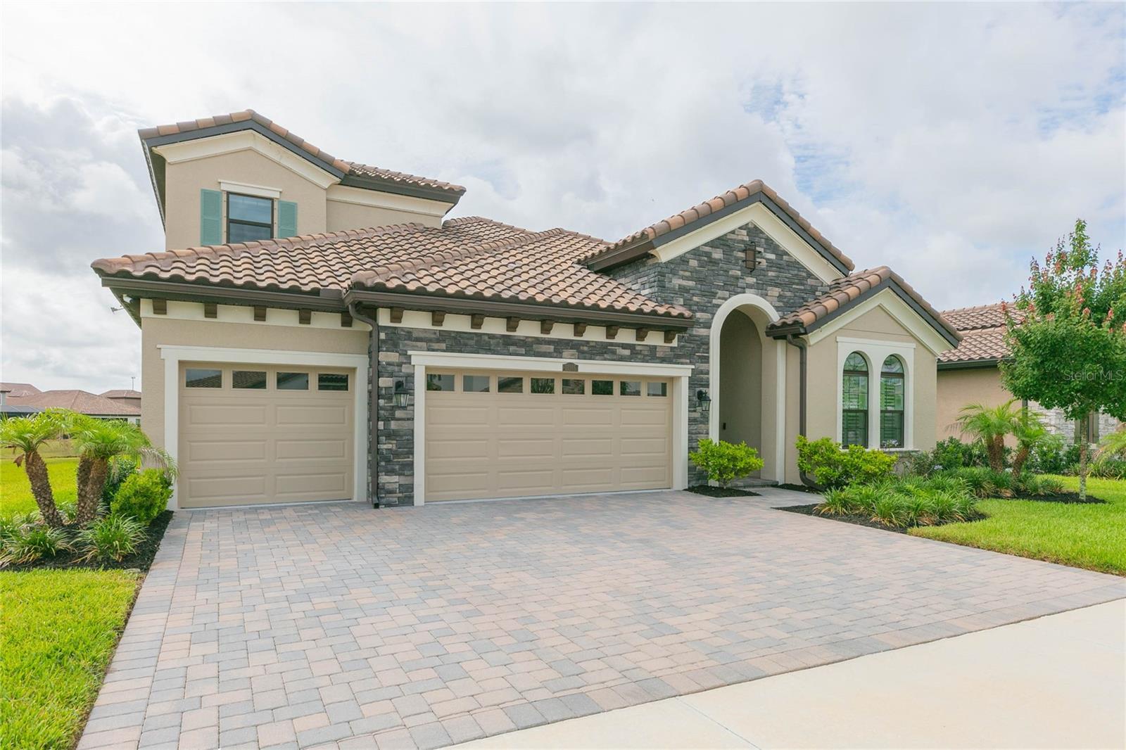 11105 RUSTIC TIMBER LOOP
