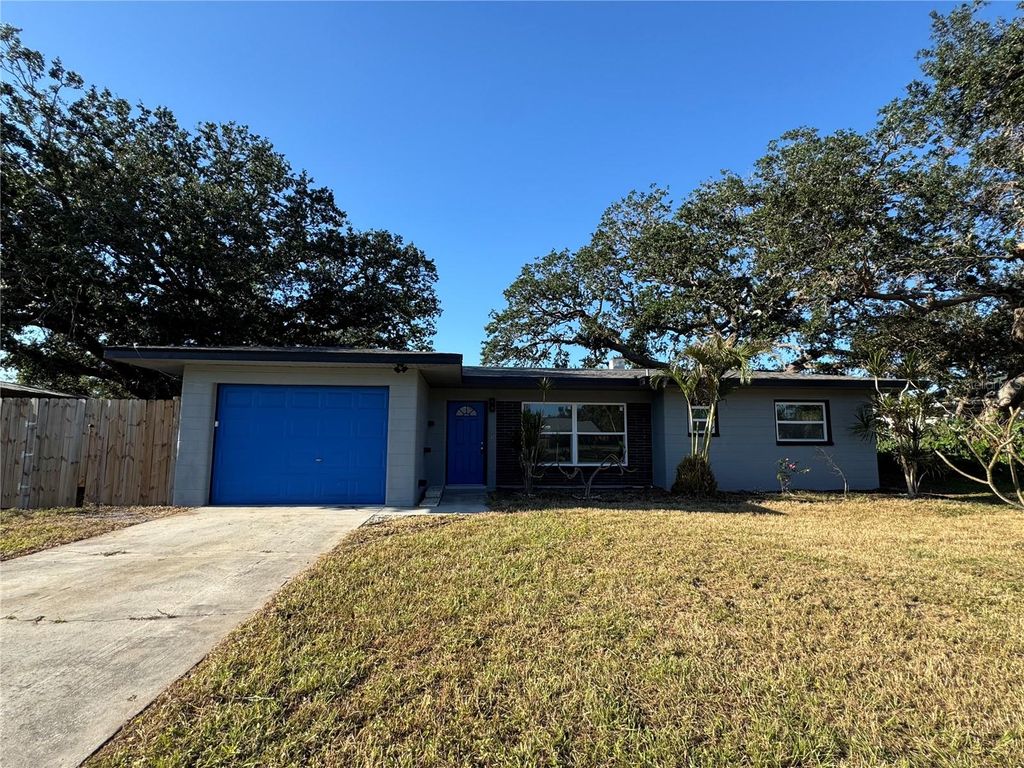 Photo of 426 Magnolia Road, Venice, FL 34293 (MLS # C7508861)