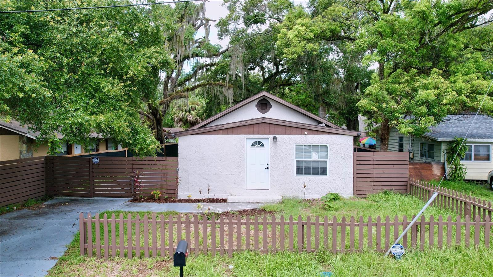 Photo 2 of 40 of 8014 N ALASKA STREET house