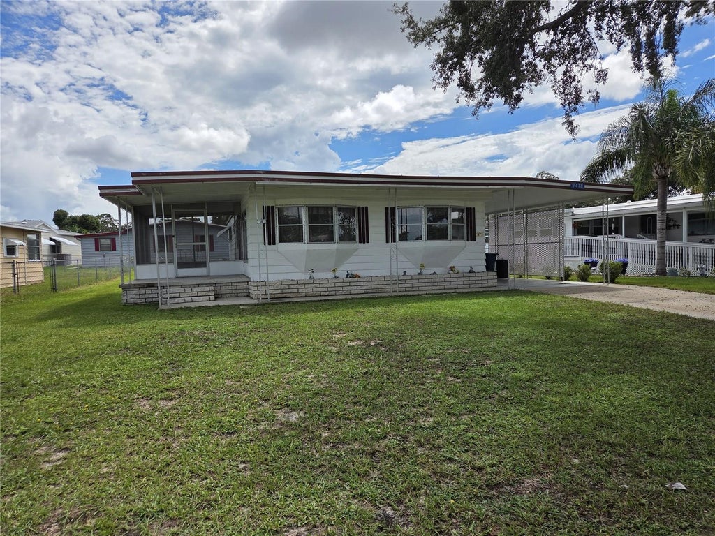Photo of 7478 Western Circle Drive, Brooksville, FL 34613 (MLS # W7889698)