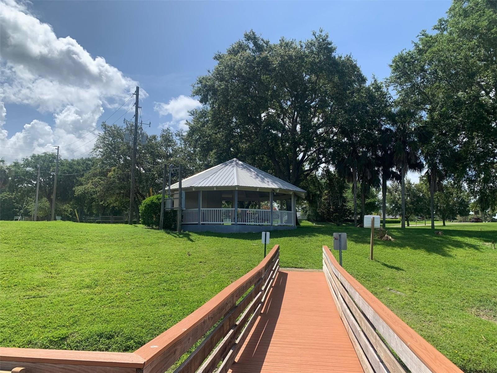 ZELLWOOD STATION - Residential