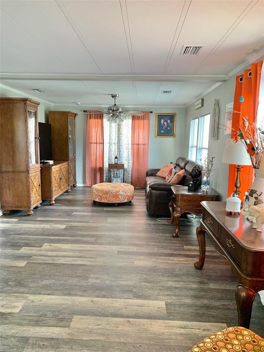 ZELLWOOD STATION - Residential