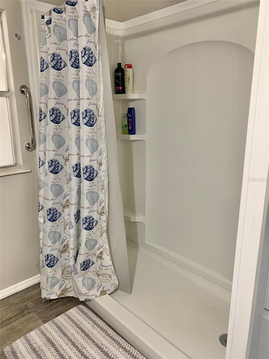 ZELLWOOD STATION - Residential