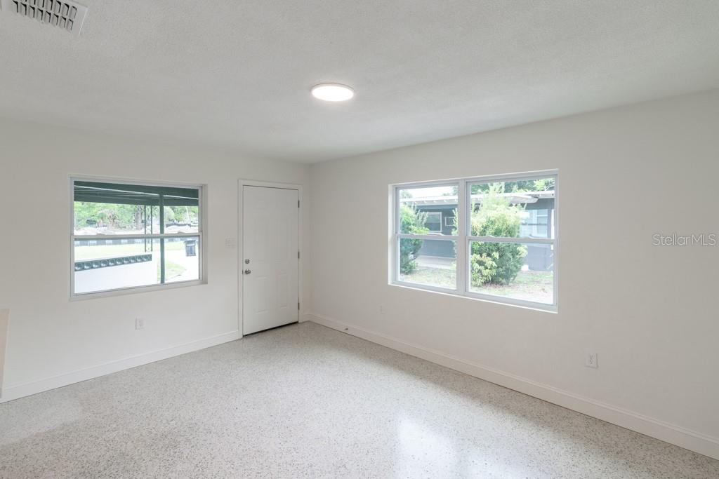LAWNDALE - Residential Income