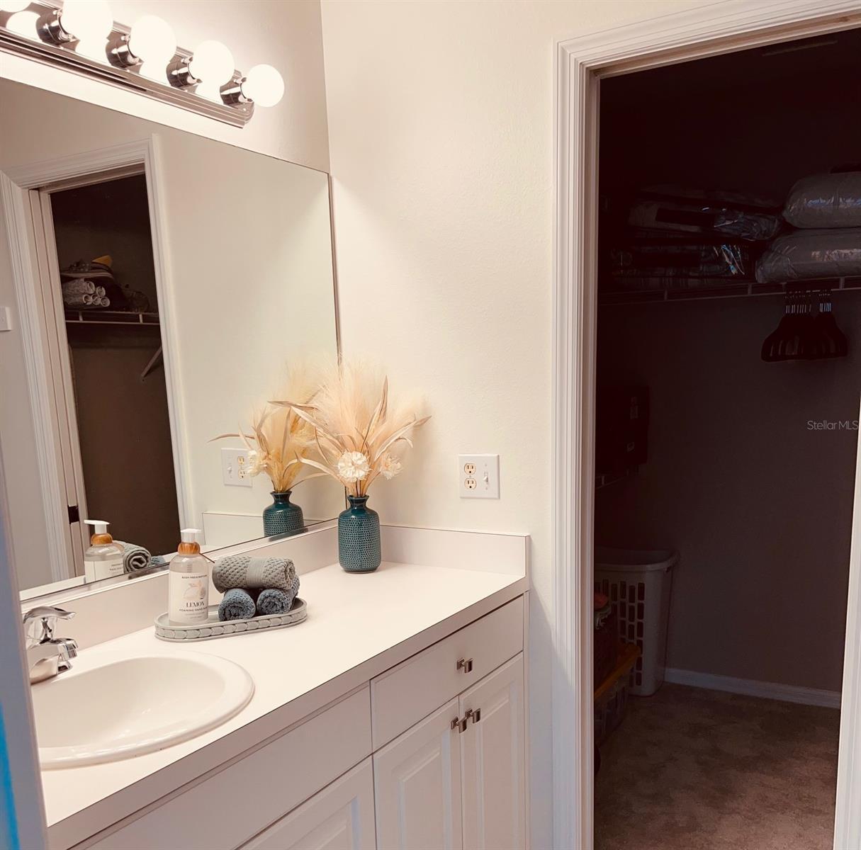PINESTONE AT PALMER RANCH - Residential Lease