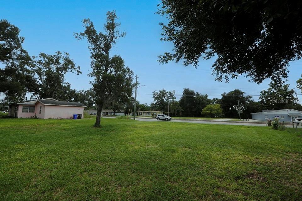 Contractors & Builders - Buildable large, vacant lot in an area of some newer construction. Possible opportunity for building your own home! Electricity pole is already on site. Level lot with no overgrown areas. Close to Interstate access, Downtown Lakeland and Bonnet Springs Park.