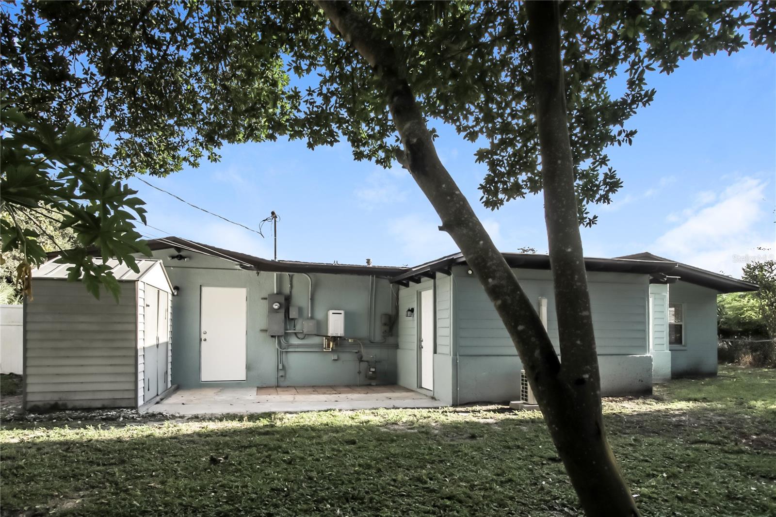 MONROE MANOR - Residential Lease