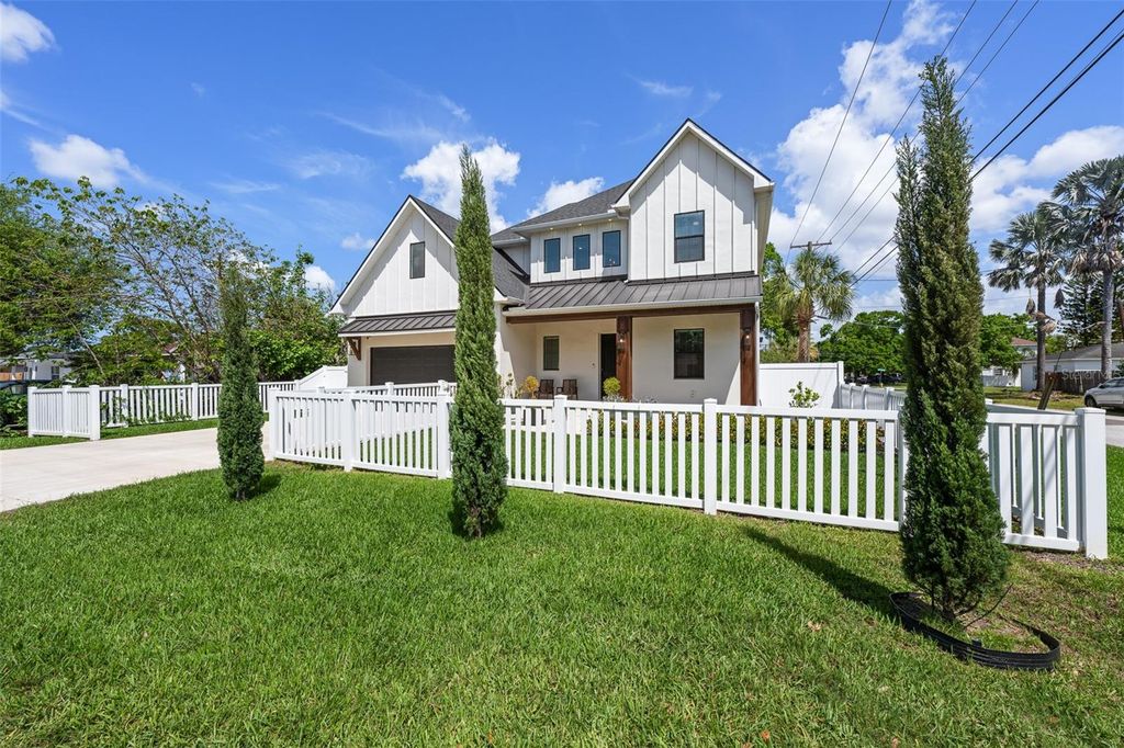 Photo of 3601 W Rogers Avenue, Tampa, FL 33611 (MLS # TB8497225)