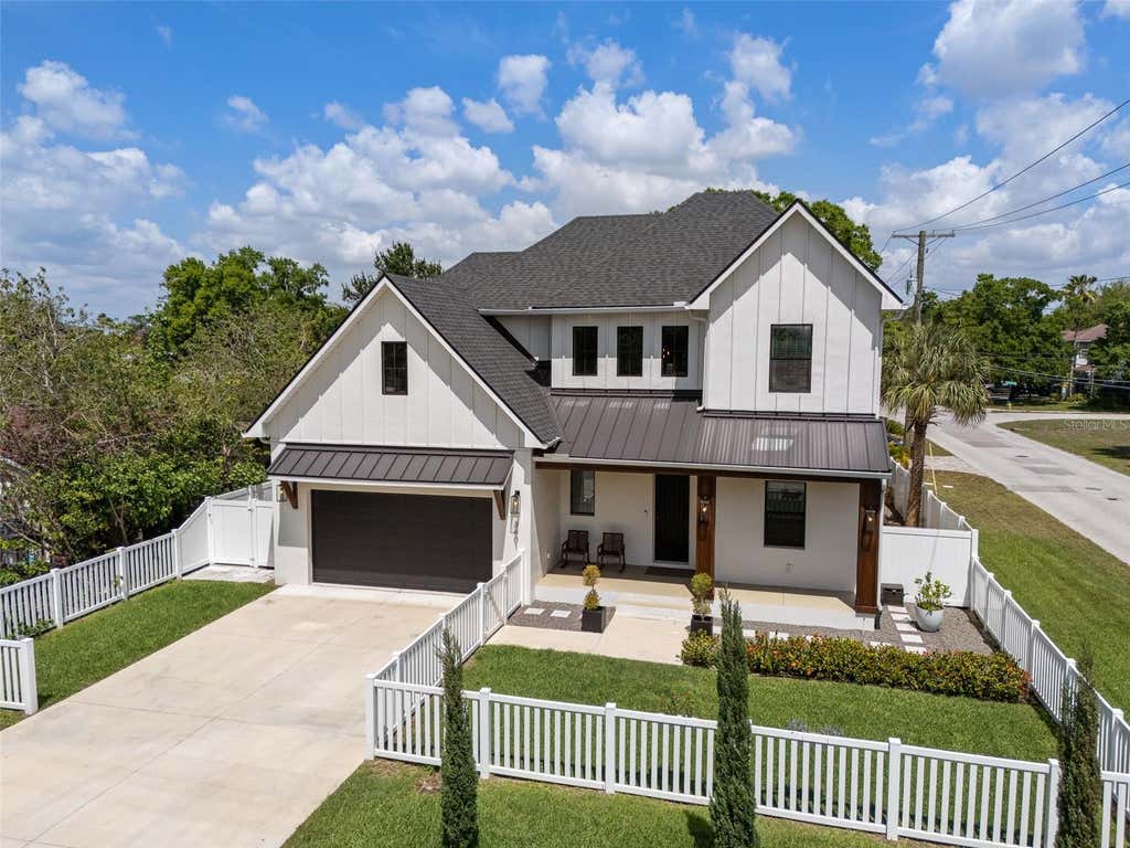 Photo of 3601 W Rogers Avenue, Tampa, FL 33611 (MLS # TB8497225)