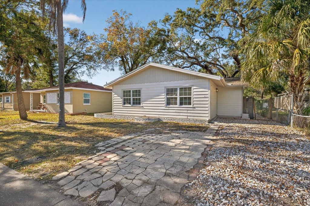 Photo of 773 W Harbor Drive S, St Petersburg, FL 33705 (MLS # W7882555)