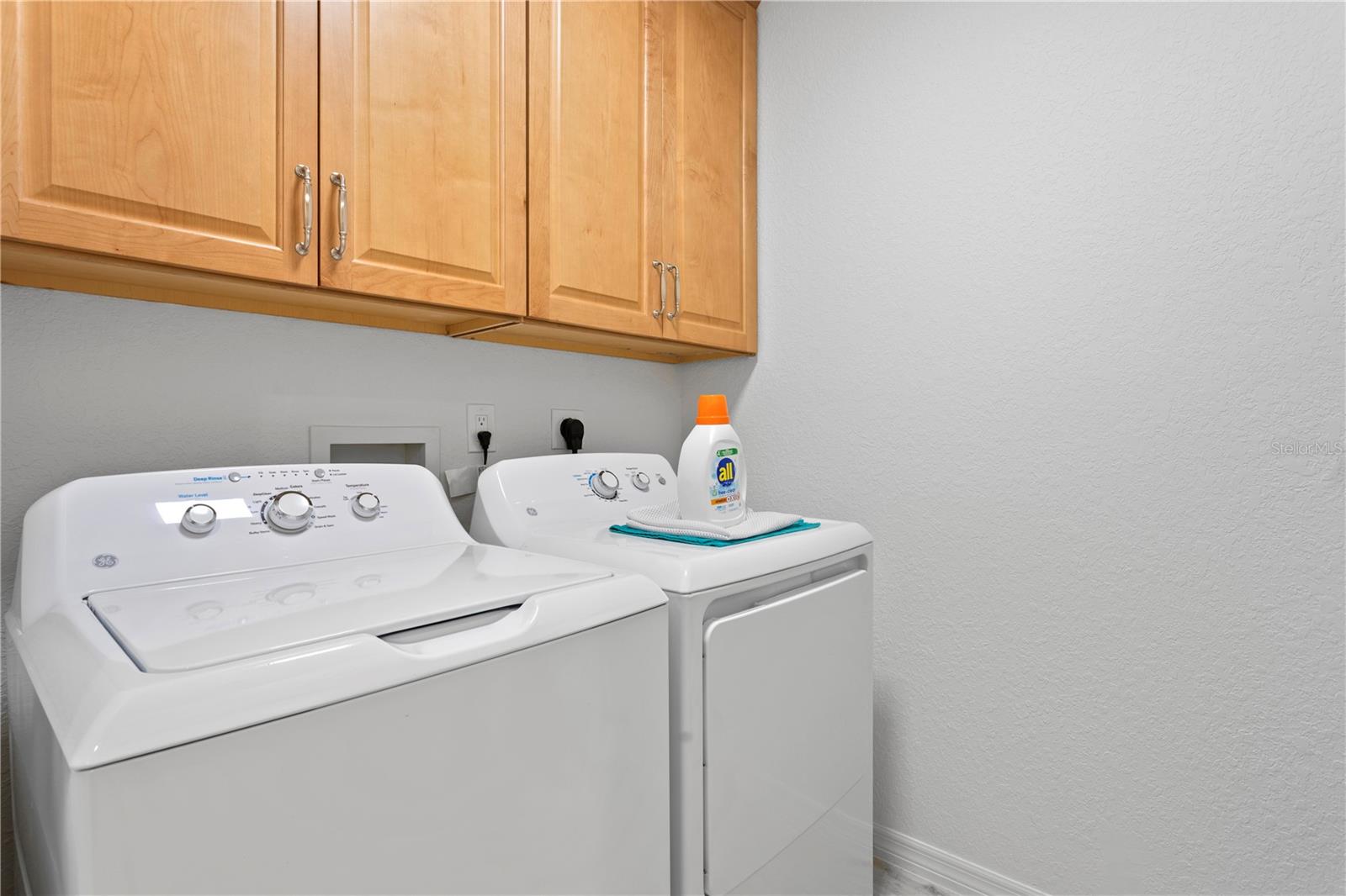 HUNTINGTON TWNHMS THE - Residential