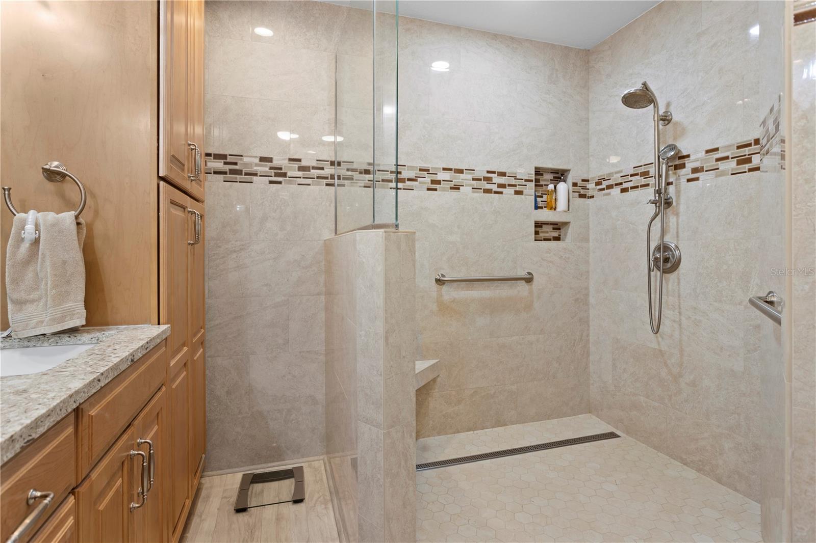 HUNTINGTON TWNHMS THE - Residential