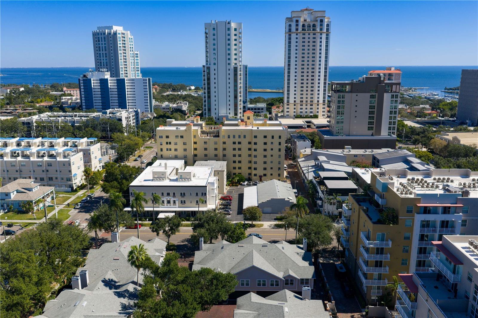 HUNTINGTON TWNHMS THE - Residential