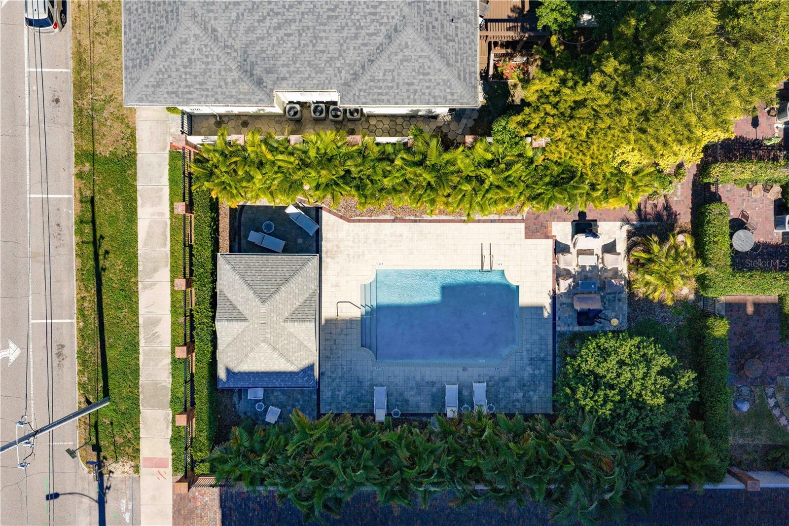 HUNTINGTON TWNHMS THE - Residential