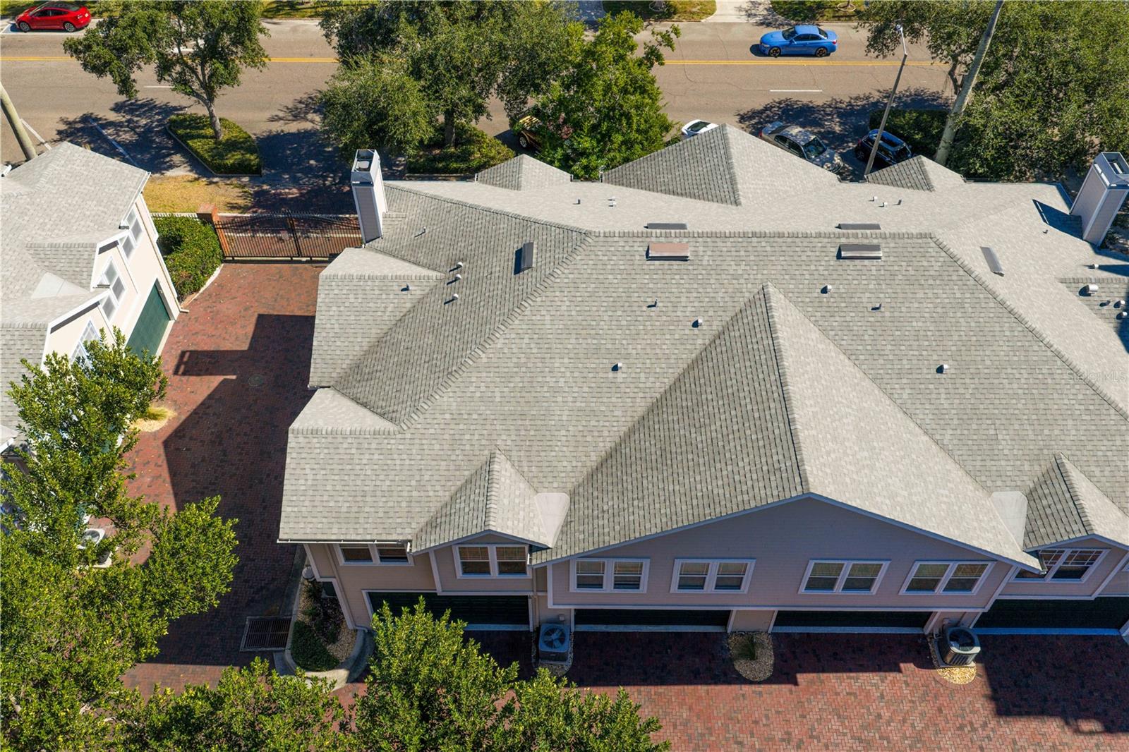 HUNTINGTON TWNHMS THE - Residential