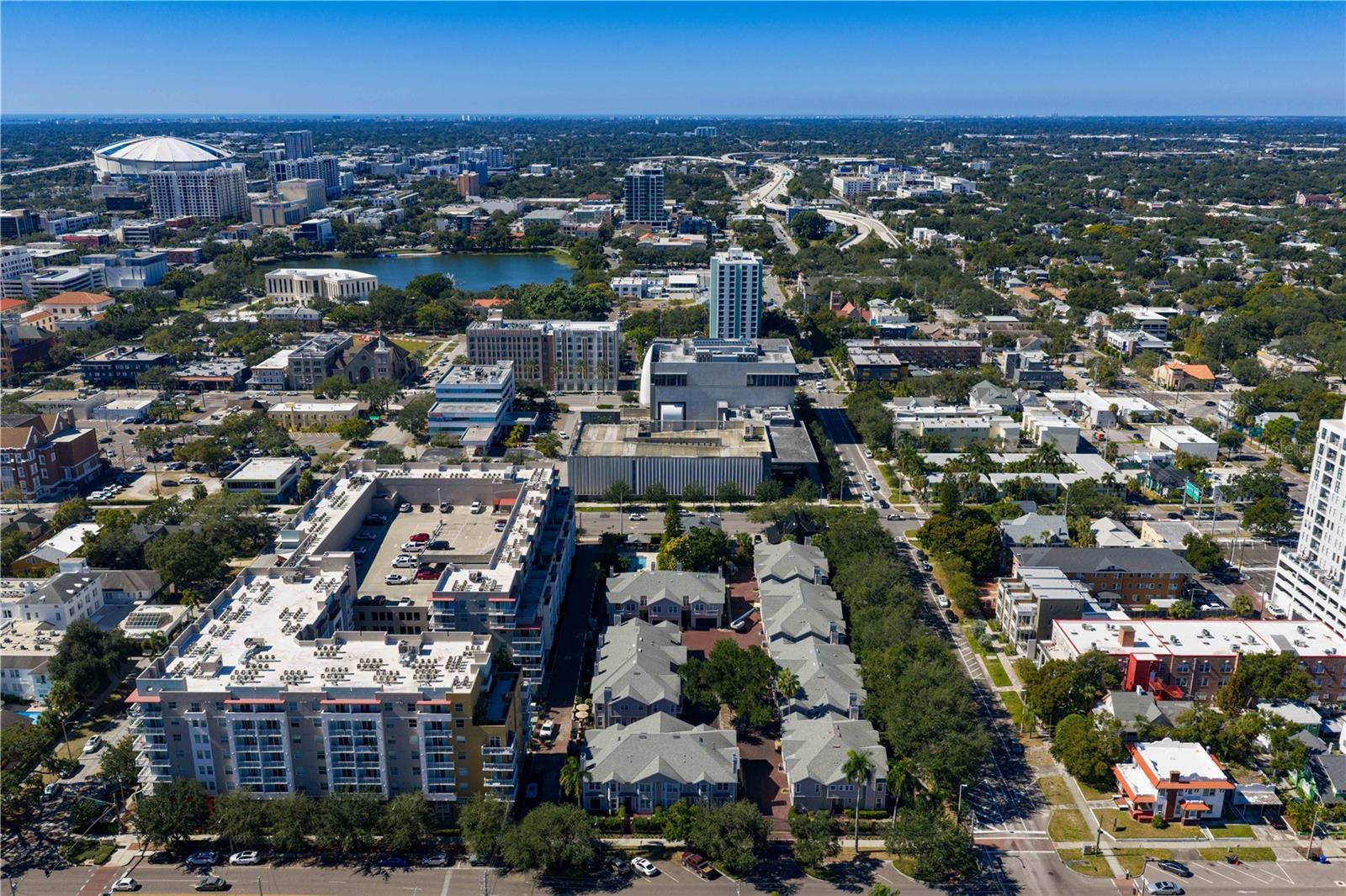 HUNTINGTON TWNHMS THE - Residential