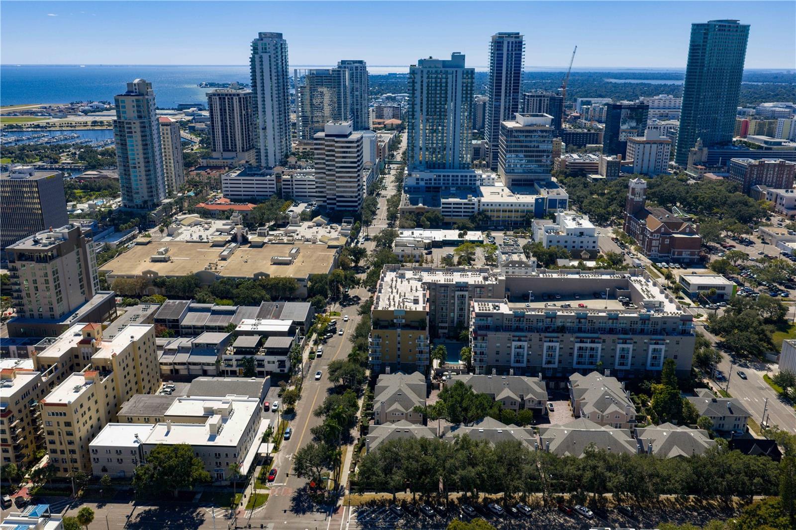 HUNTINGTON TWNHMS THE - Residential