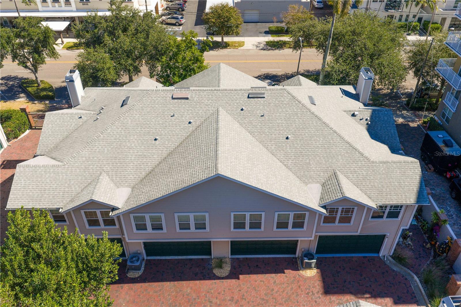 HUNTINGTON TWNHMS THE - Residential