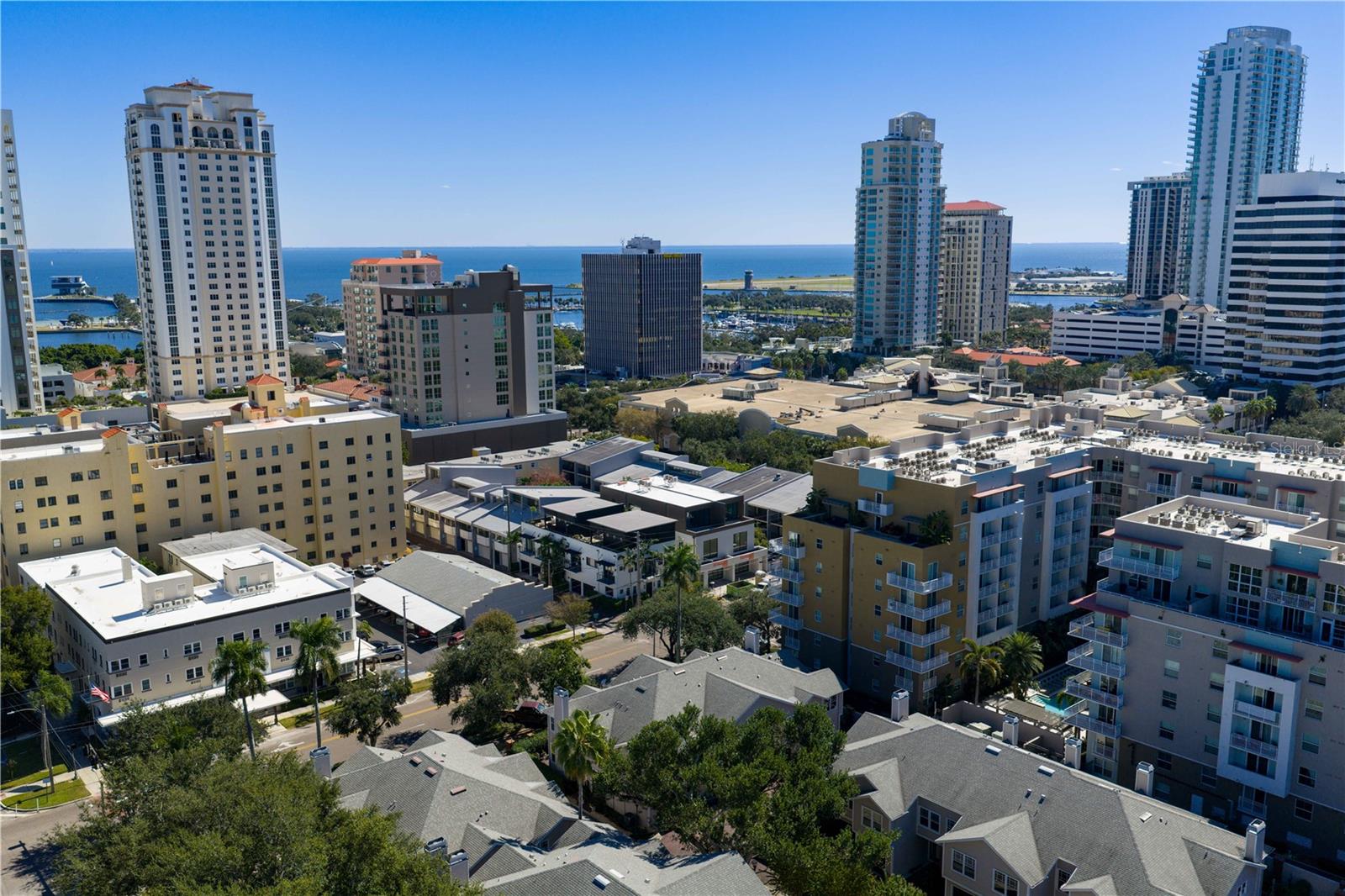 HUNTINGTON TWNHMS THE - Residential