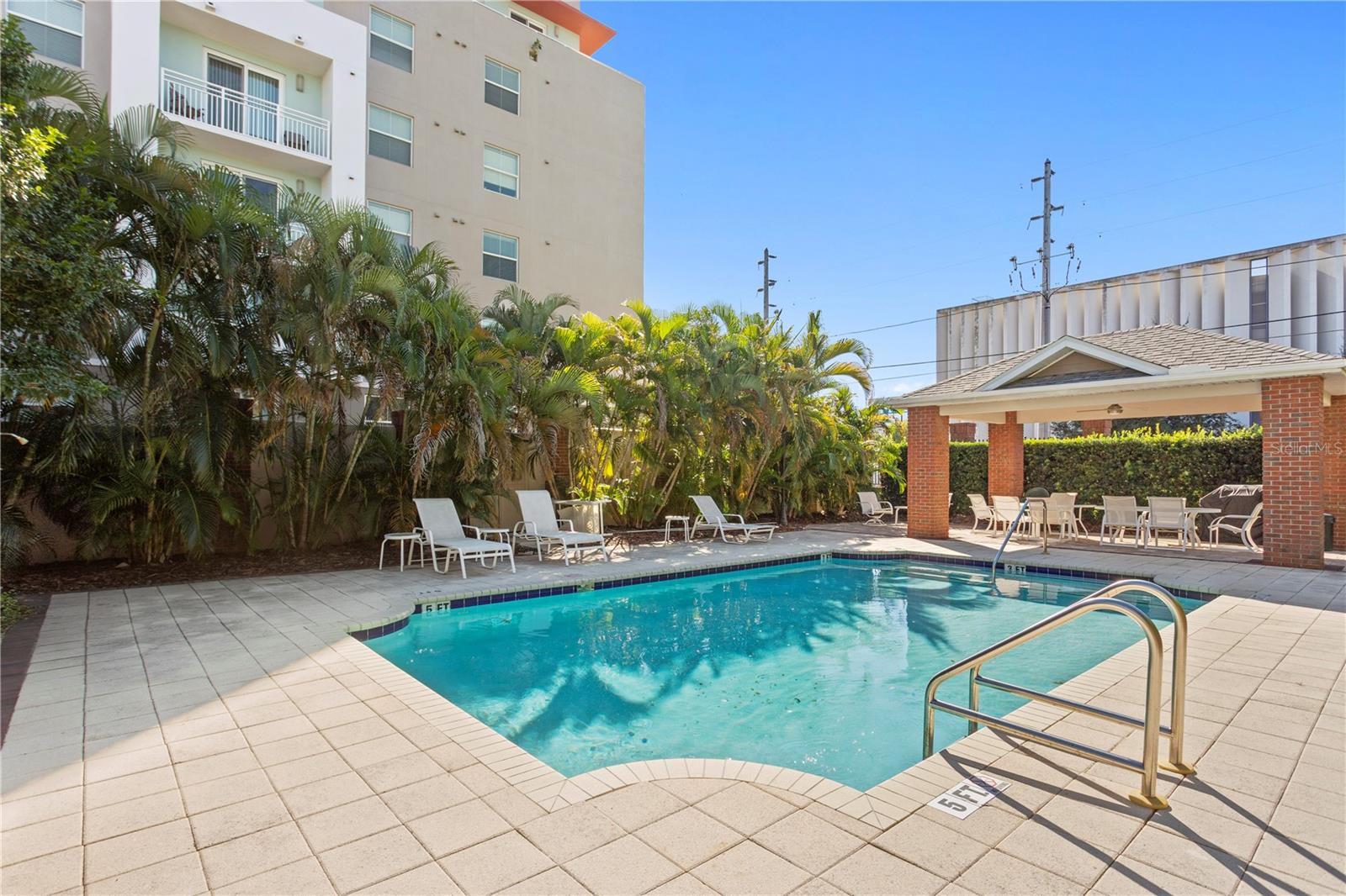 HUNTINGTON TWNHMS THE - Residential