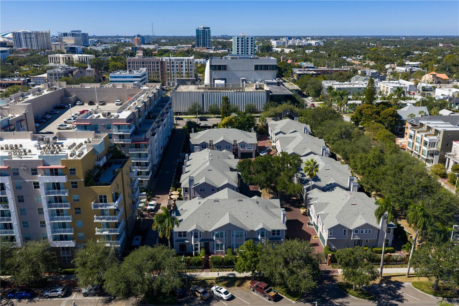 HUNTINGTON TWNHMS THE - Residential