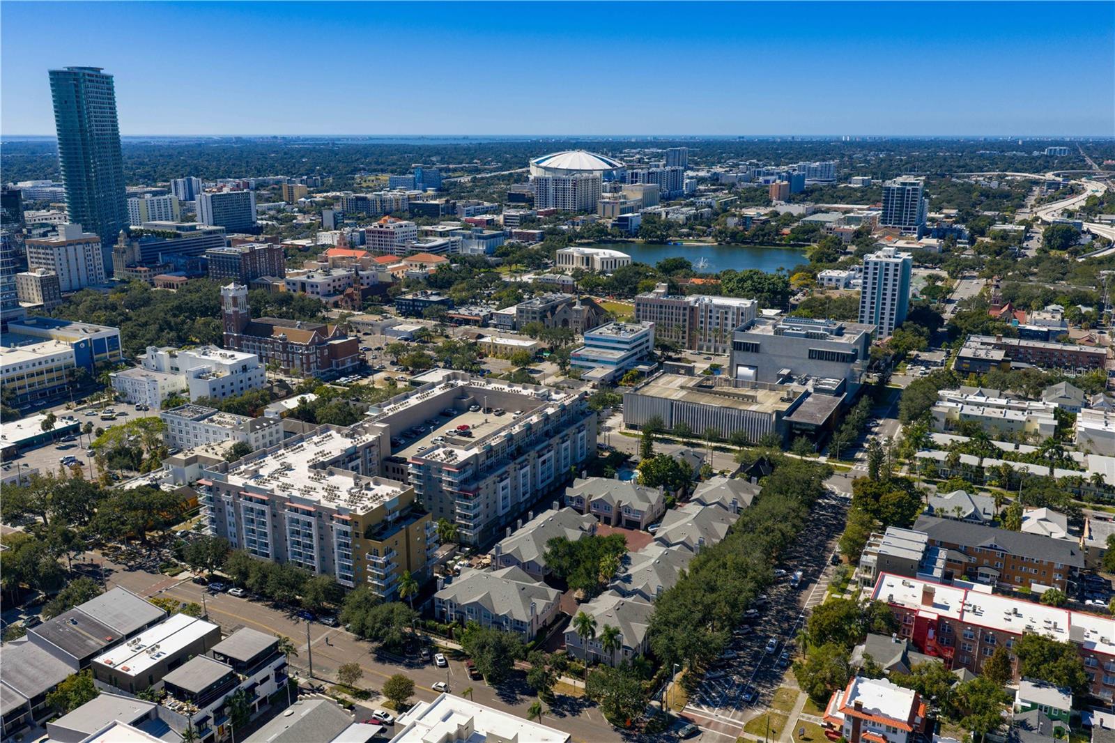 HUNTINGTON TWNHMS THE - Residential