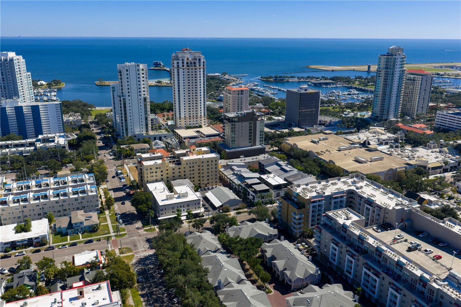 HUNTINGTON TWNHMS THE - Residential