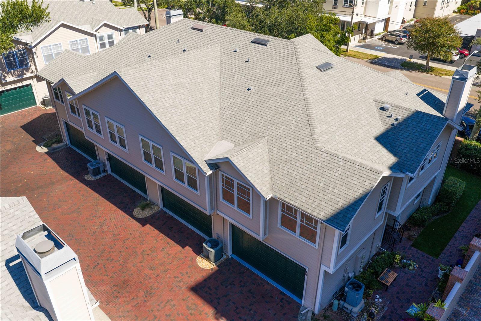 HUNTINGTON TWNHMS THE - Residential