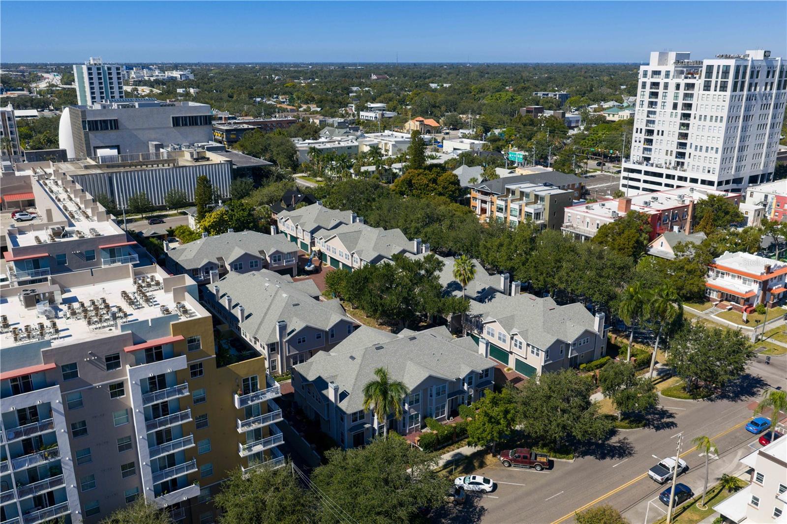 HUNTINGTON TWNHMS THE - Residential