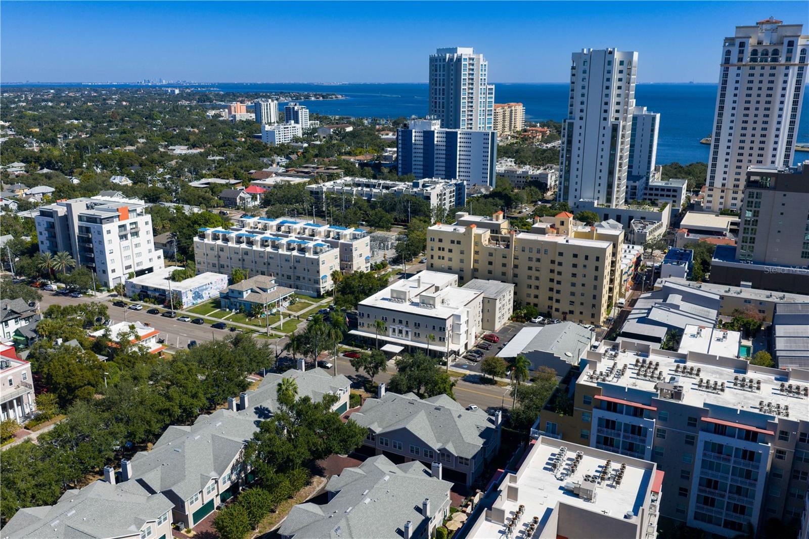 HUNTINGTON TWNHMS THE - Residential