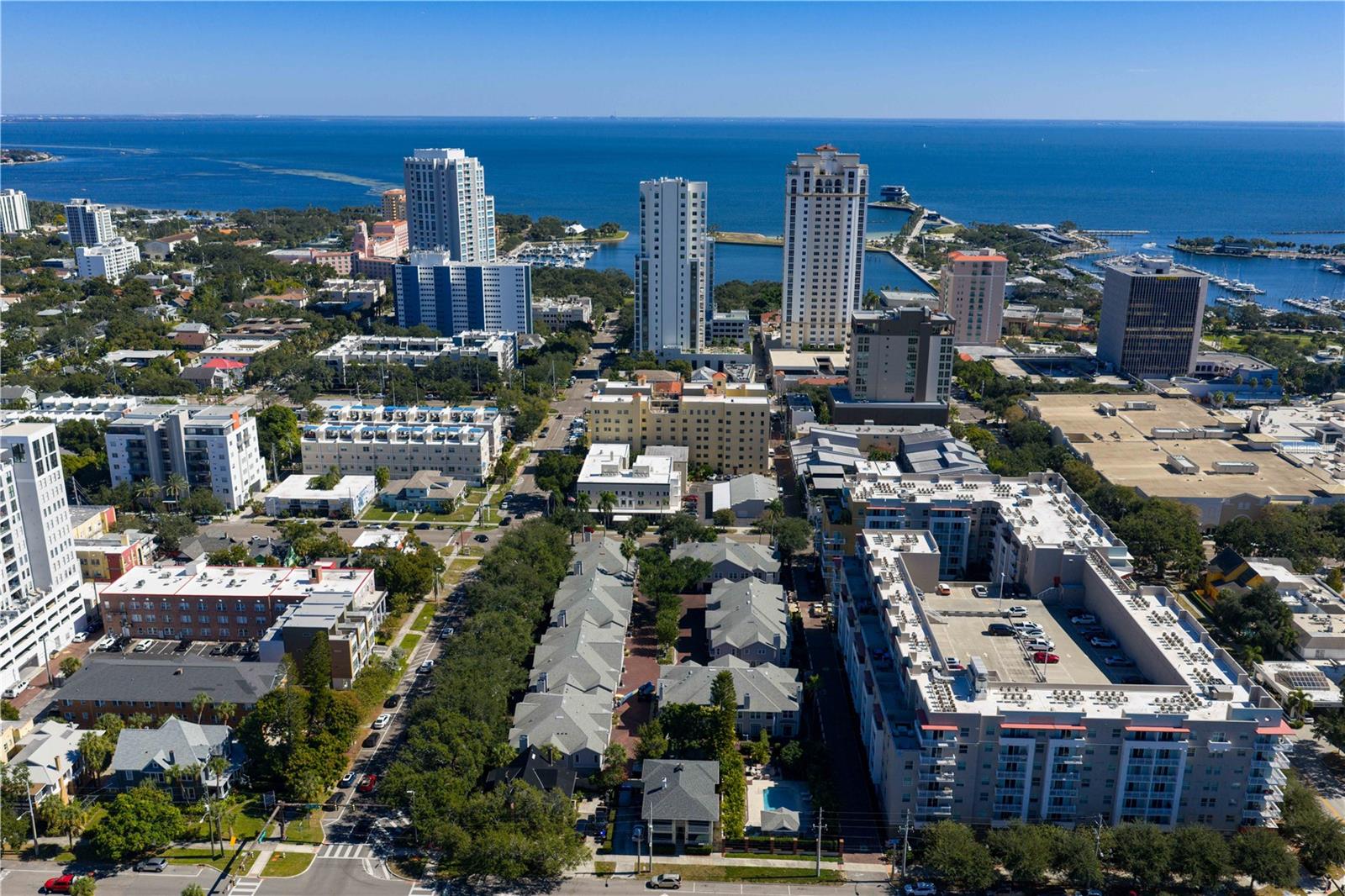 HUNTINGTON TWNHMS THE - Residential