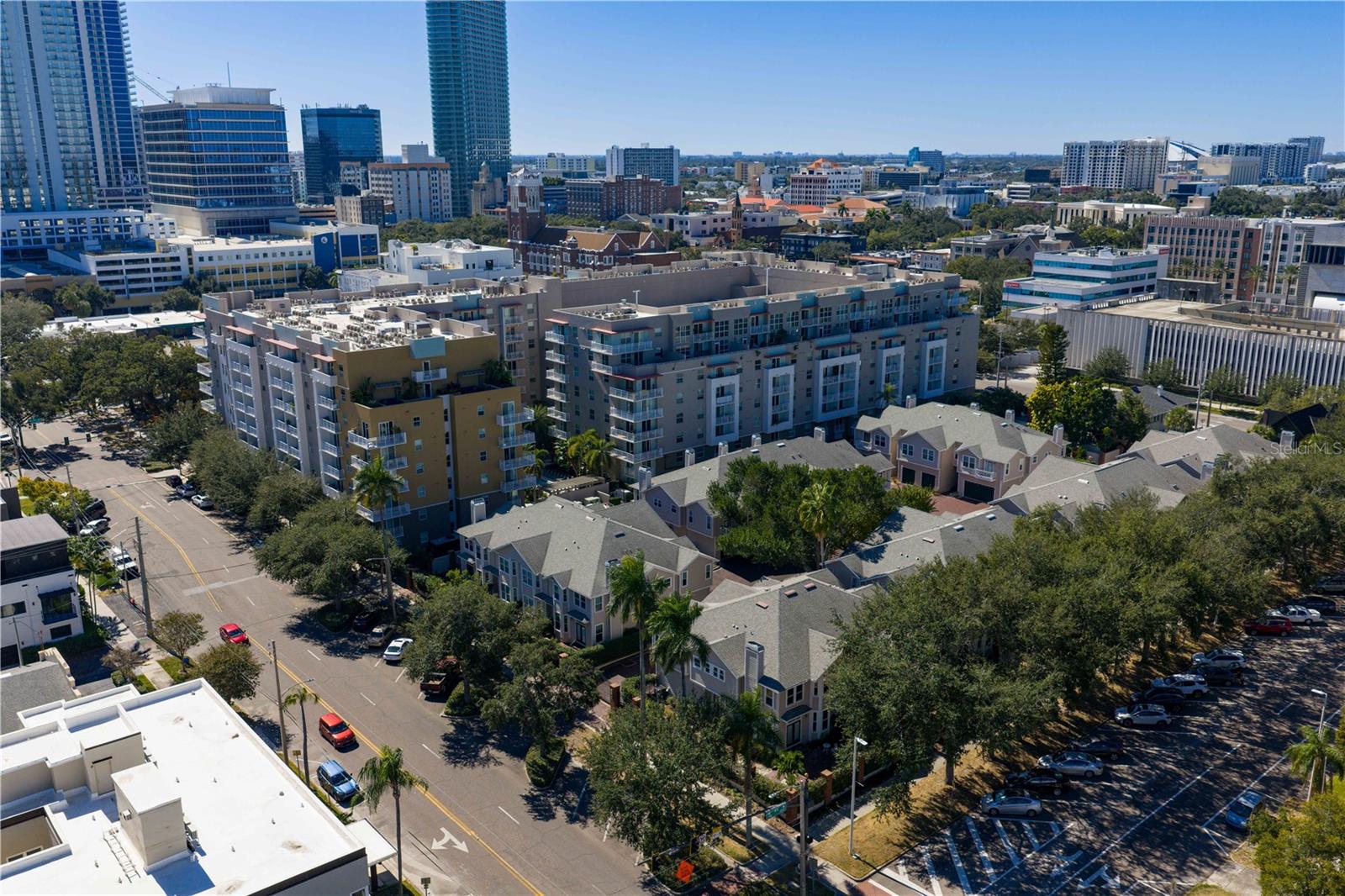 HUNTINGTON TWNHMS THE - Residential