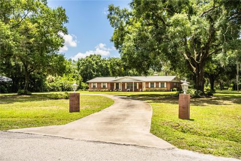 A home in AUBURNDALE