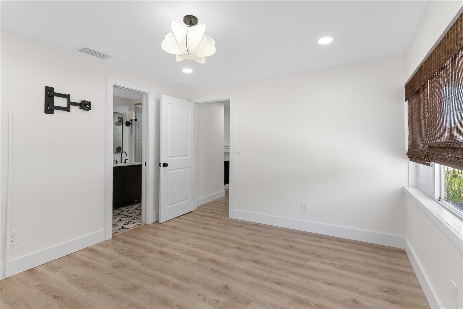 MEADOWBROOK - Residential