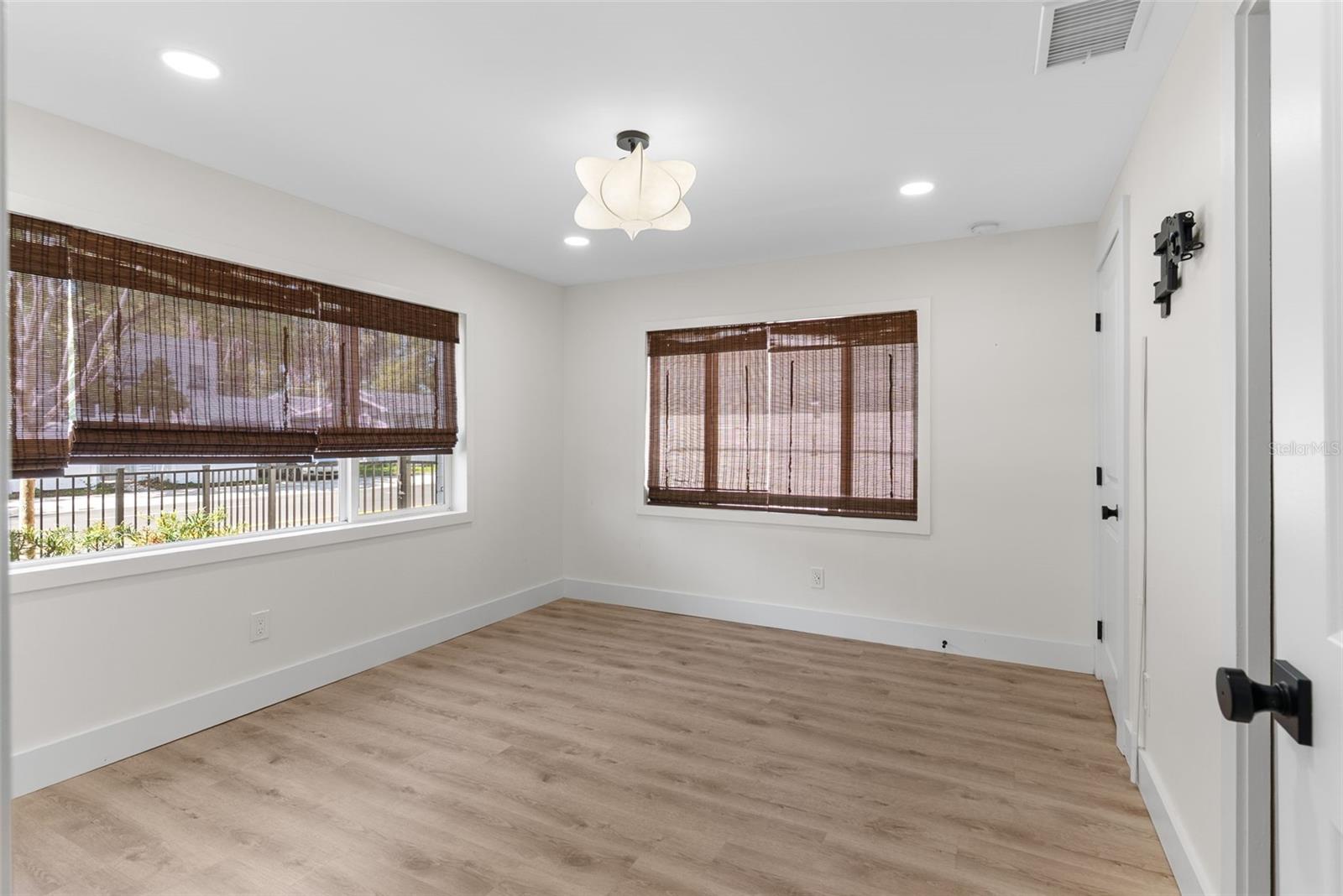 MEADOWBROOK - Residential